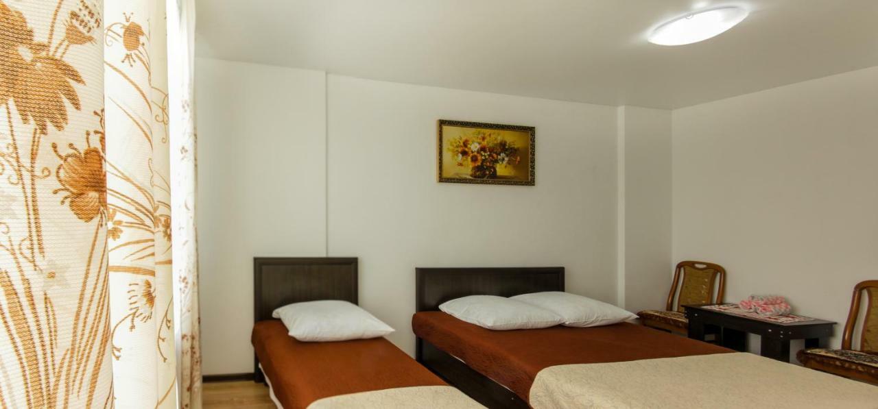 Rooms With Fortetsya View 2 Kamianets Podilskyi Bagian luar foto