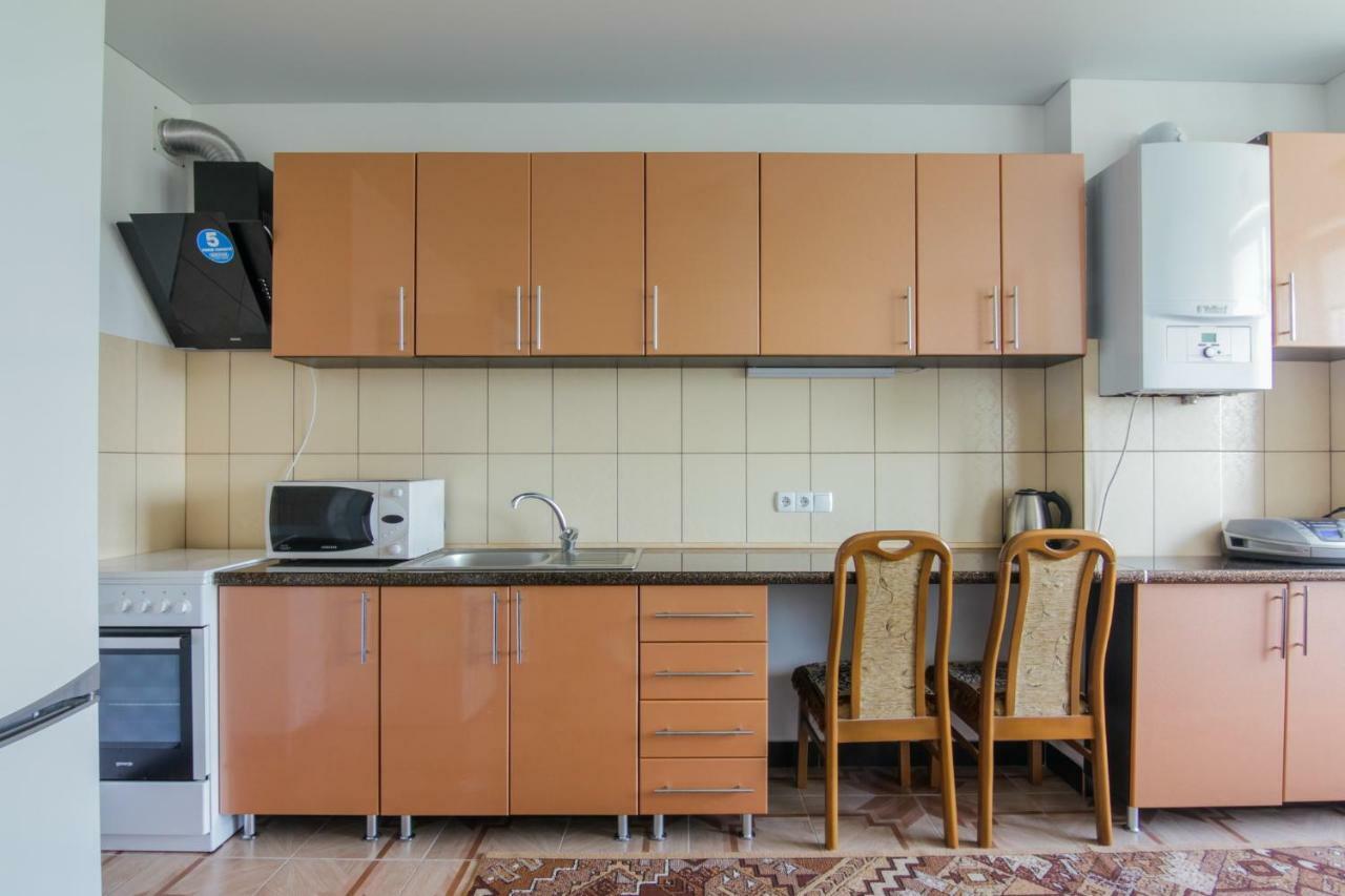 Rooms With Fortetsya View 2 Kamianets Podilskyi Bagian luar foto