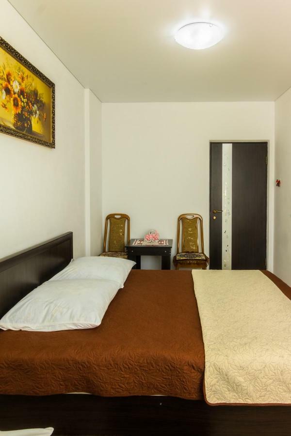 Rooms With Fortetsya View 2 Kamianets Podilskyi Bagian luar foto