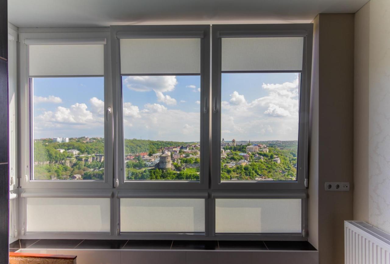Rooms With Fortetsya View 2 Kamianets Podilskyi Bagian luar foto