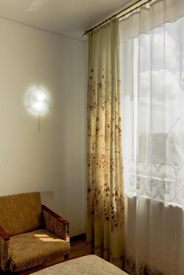 Rooms With Fortetsya View 2 Kamianets Podilskyi Bagian luar foto
